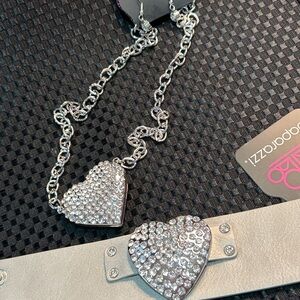 Paparazzi Heartbreakingly Blingy Necklace & Flauntable Flirt Heart Wrap